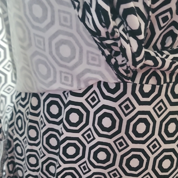 Cynthia Rowley Black and White Wrap Dress with  Long Sleeves - Picture 5 of 11